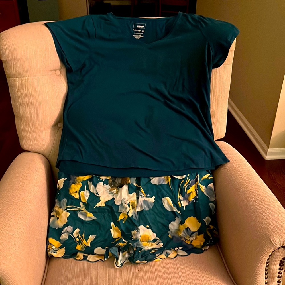 Pajama set.  Sonoma knit top/Stars Above shorts. Both XXL